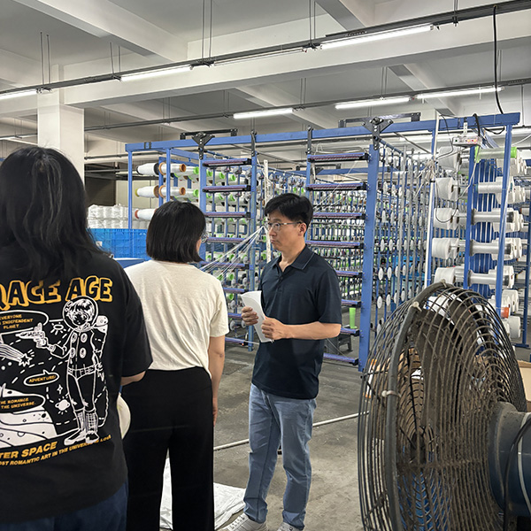 Pânze de filtrare speciale personalizate pentru clienții coreeni care vizitează uzina Pânze de filtrare speciale personalizate pentru clienții coreeni care vizitează uzina